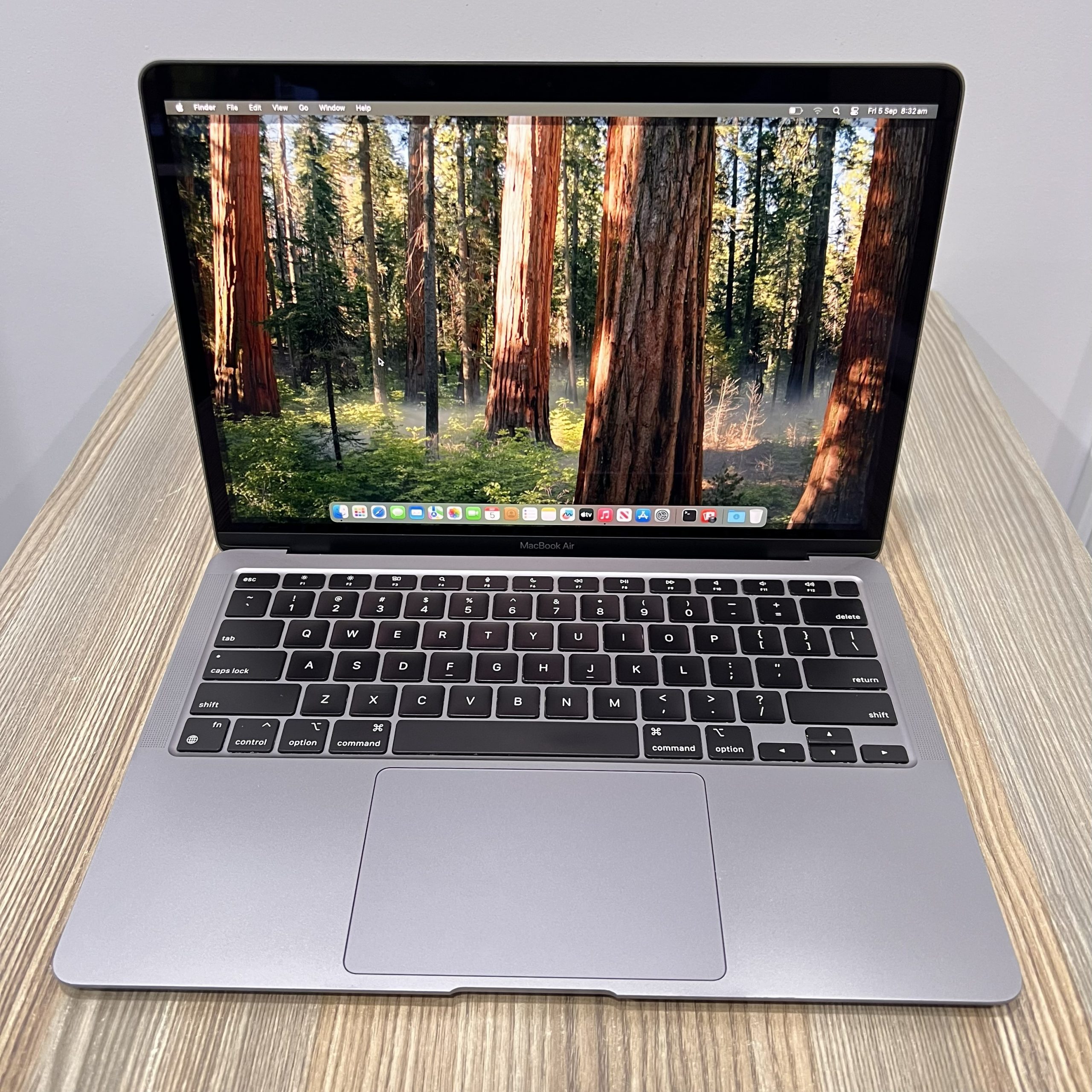Apple APPLE MACBOOK AIR A2337|M1 CHIP 8-CORE| 8GB RAM |256GB SSD 